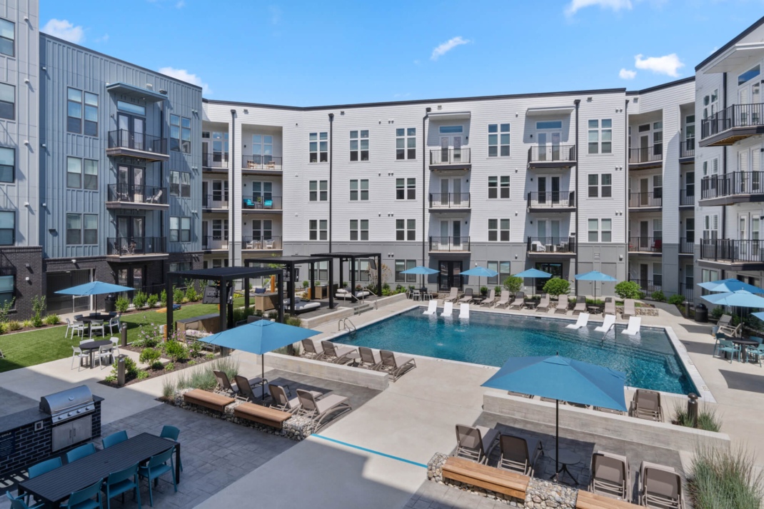 The_Guild_Pool_Area-109209 e